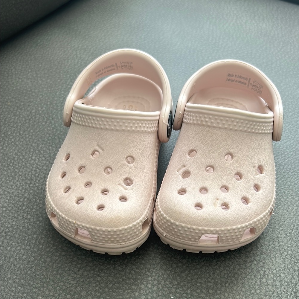 Toddler crocs size 5 pink quartz color